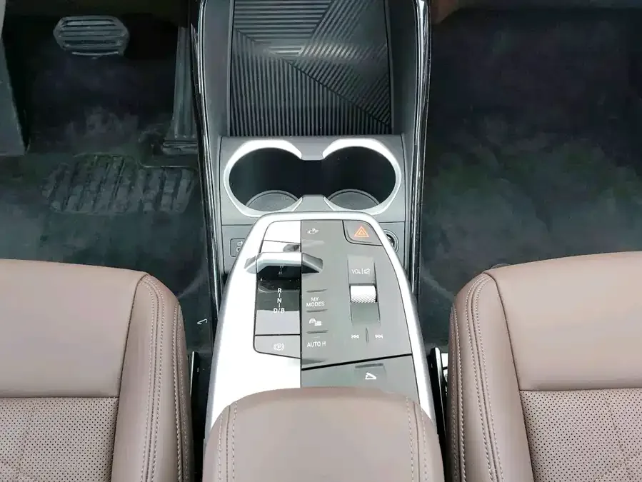 BMW iX1 2023 eDrive25L M Sport Package 2025 — миниатюра 5