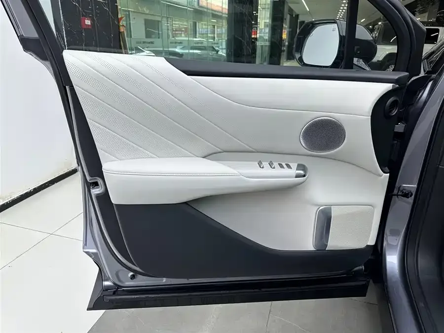 Changan E07 2025 Pure Electric Four-Wheel Drive 90kWh Grand Edition 2025 — миниатюра 5