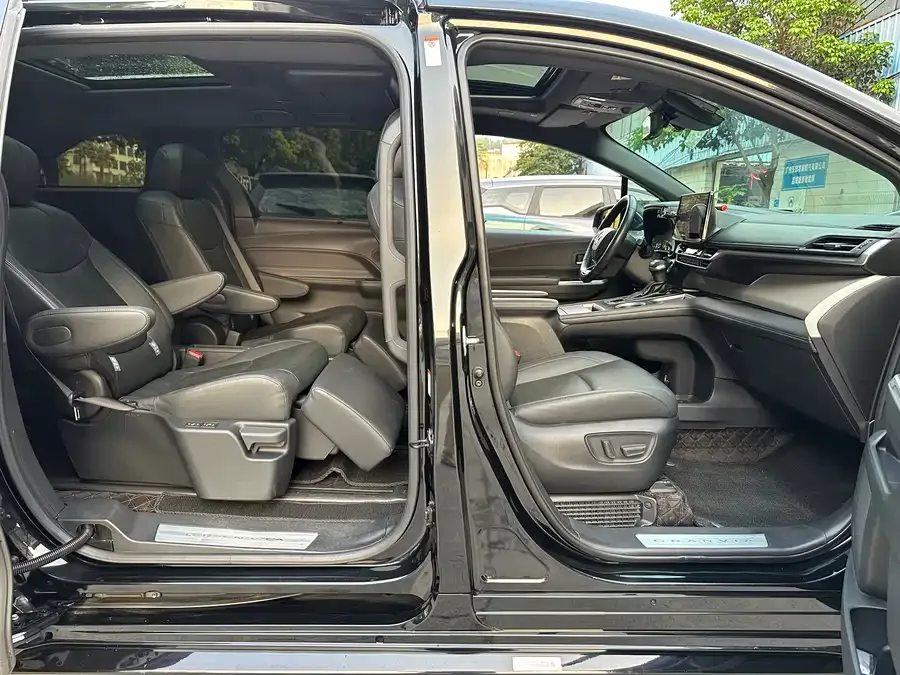 Toyota Granvia Grevia 2022 2.5L Hybrid Flagship Edition 2023 — миниатюра 4