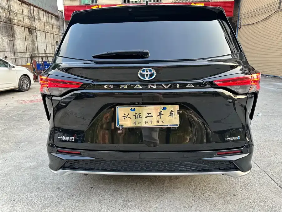 Toyota Granvia Grevia 2022 2.5L Hybrid Flagship Edition 2023 — миниатюра 5