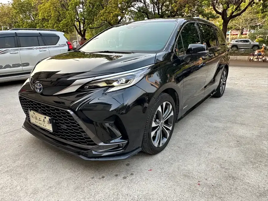 Toyota Granvia 2023