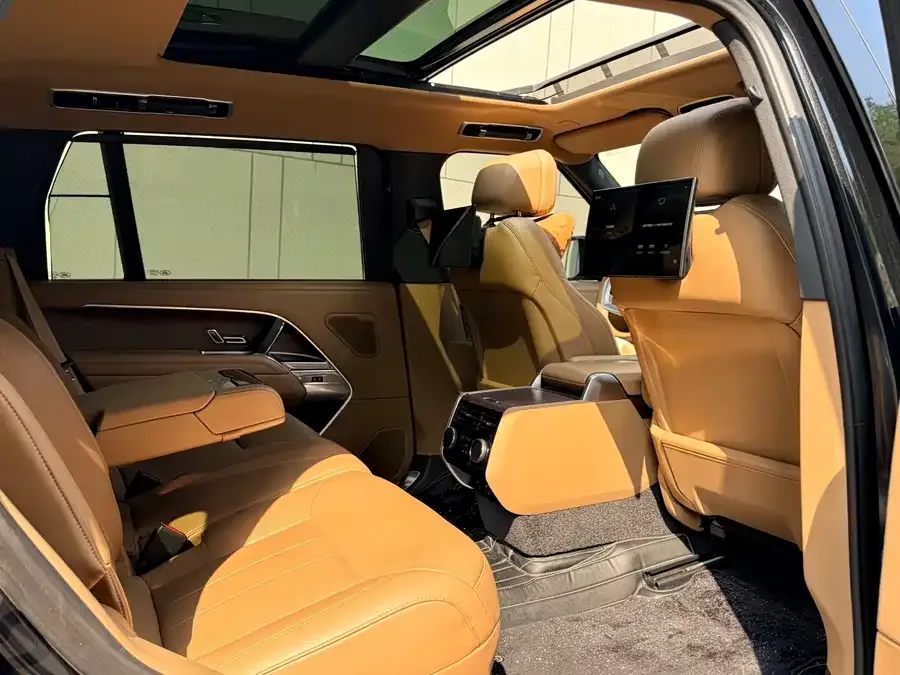 Land Rover Range Rover Range Rover 2023 3.0 L6 400PS Genesis Extended Edition 2023 — миниатюра 3