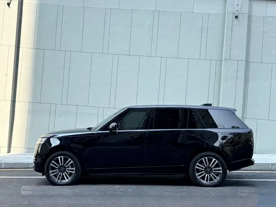 Land Rover Range Rover Range Rover 2023 3.0 L6 400PS Genesis Extended Edition 2023 — миниатюра 4