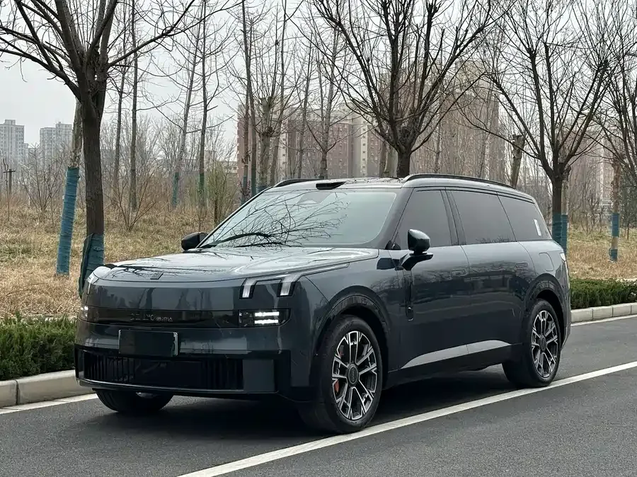 Lynk & Co 900 2025