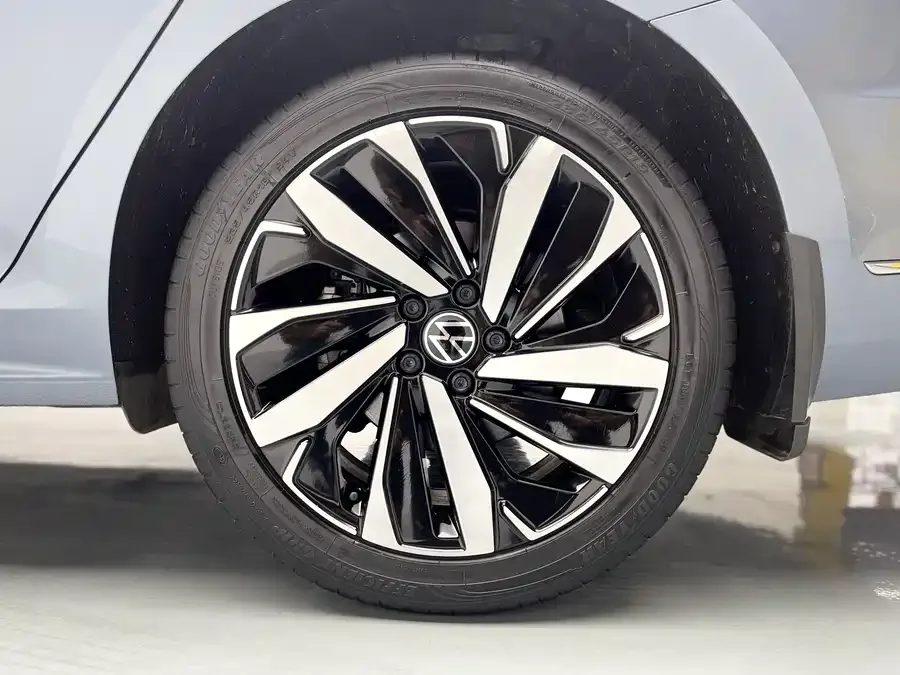 Volkswagen Passat Passat 2022 330TSI Deluxe Edition 2022 — миниатюра 2