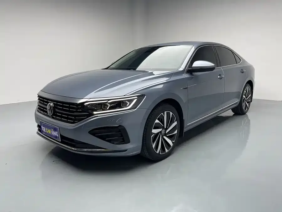 Volkswagen Passat Passat 2022 330TSI Deluxe Edition 2022 — фото 1, купить с доставкой в Москву