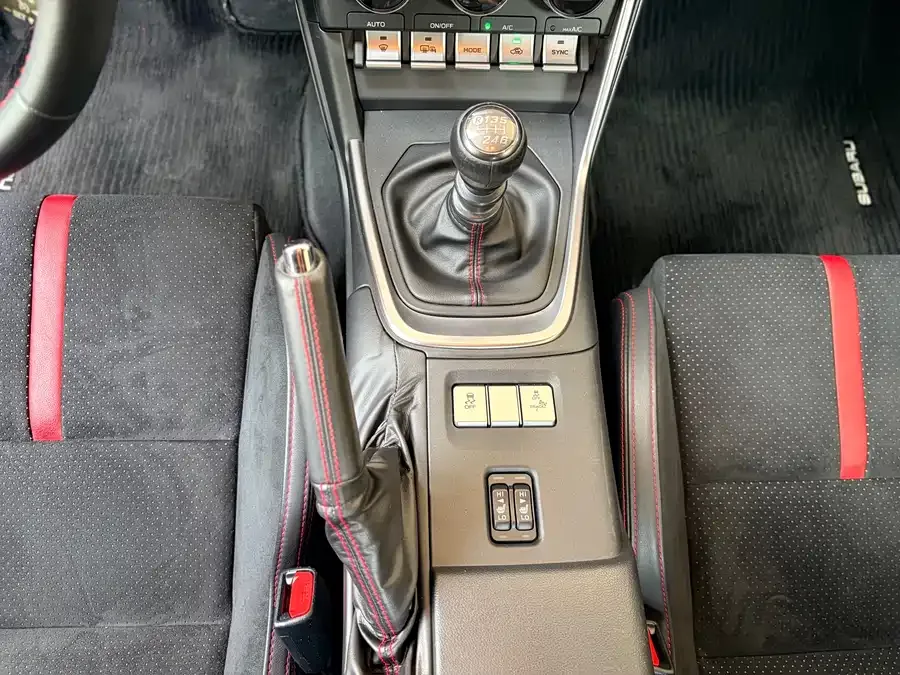 Subaru BRZ 2023 2.4L Manual 10th Anniversary Edition 2023 — миниатюра 4