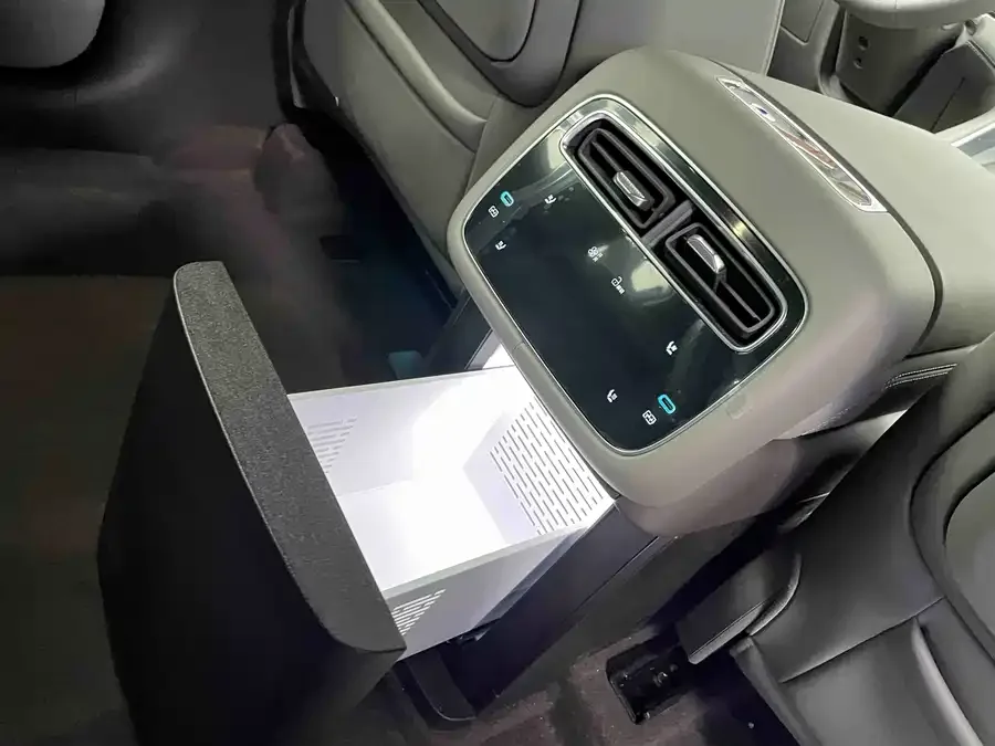 BYD N8L Denza N8L 2025 Premium Edition 2025 — миниатюра 5