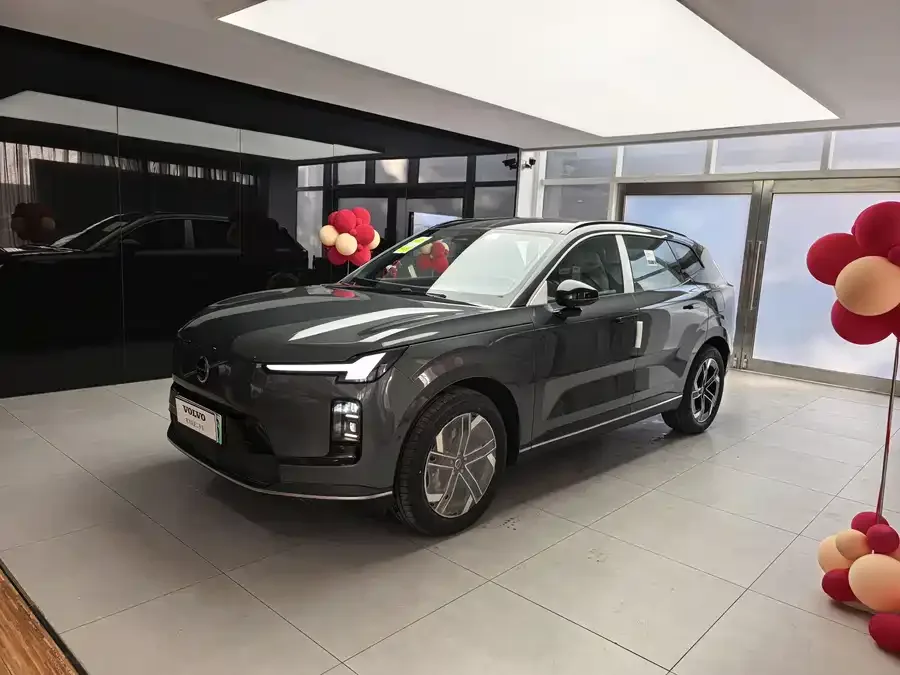 Volvo XC70 plug-in hybrid 2026
