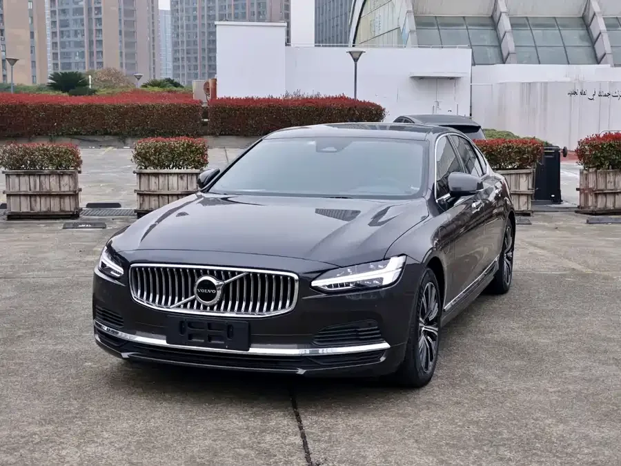 Volvo S90 plug-in hybrid 2022