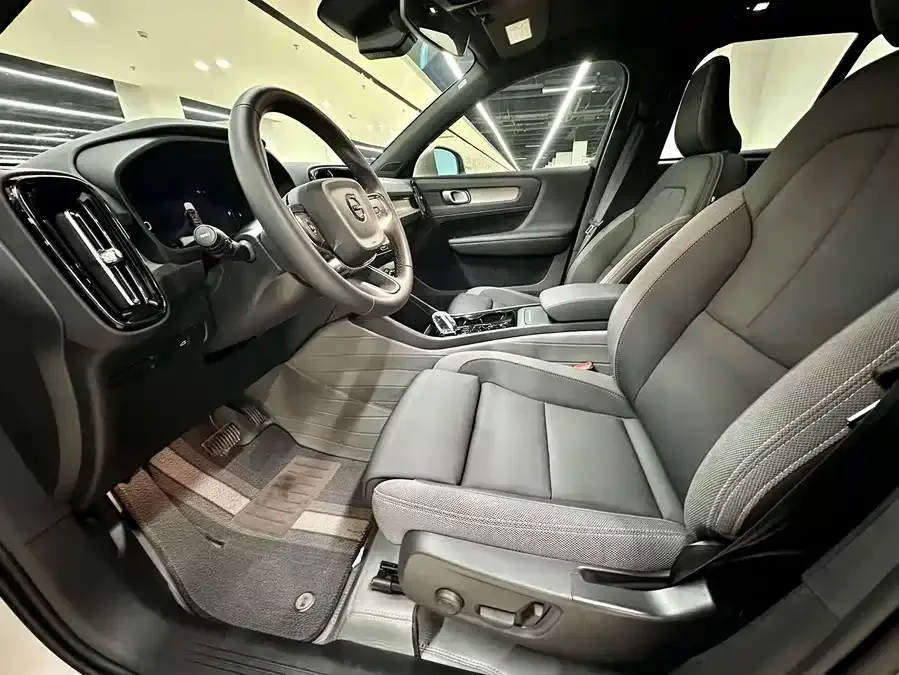 Volvo XC40 2024 B3 Zhiyuan Luxury Edition 2024 — миниатюра 2