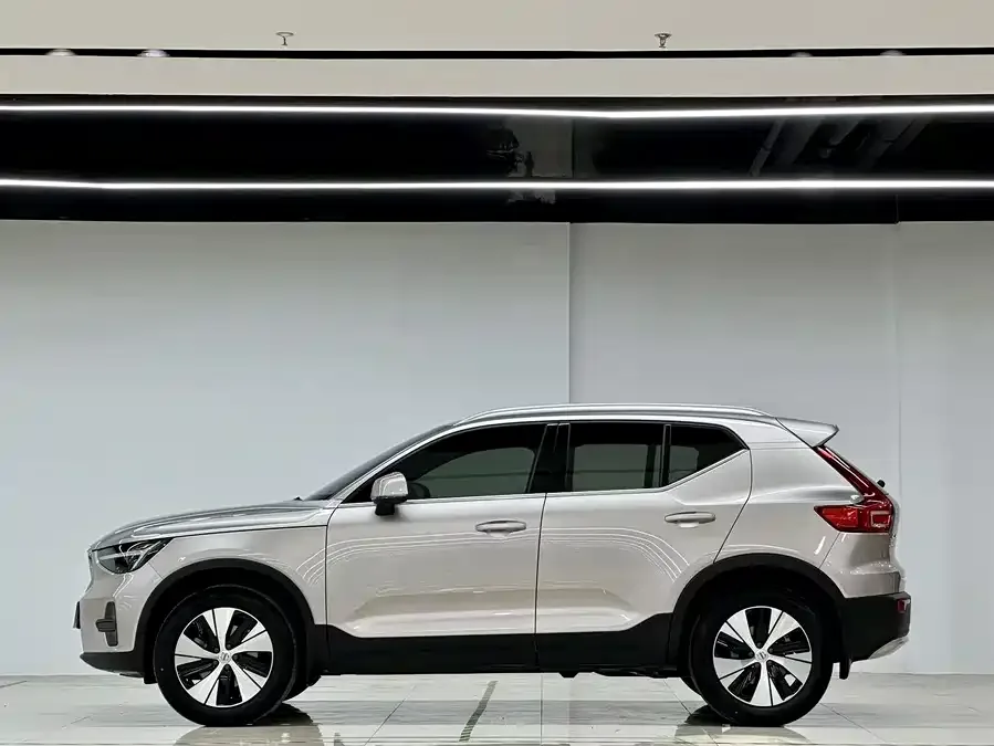 Volvo XC40 2024 B3 Zhiyuan Luxury Edition 2024 — миниатюра 4
