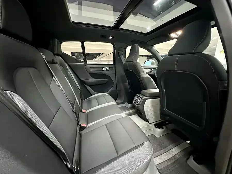 Volvo XC40 2024 B3 Zhiyuan Luxury Edition 2024 — миниатюра 5