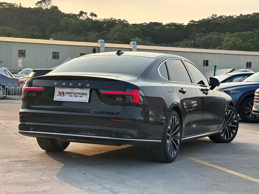 Volvo S90 2026 B5 Zhiyuan Luxury Edition 2025 — миниатюра 2