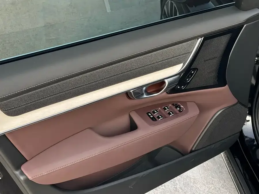 Volvo S90 2026 B5 Zhiyuan Luxury Edition 2025 — миниатюра 4