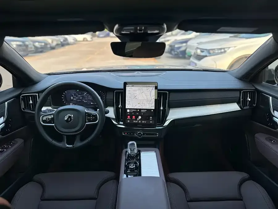 Volvo S90 2026 B5 Zhiyuan Luxury Edition 2025 — миниатюра 5