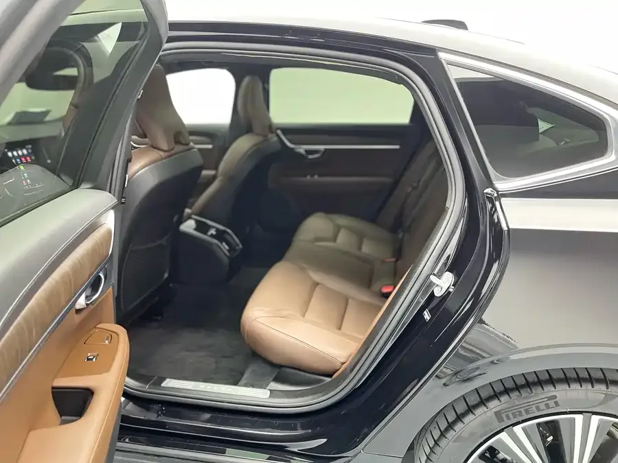 Volvo S90 2025 B5 Zhiyuan Luxury Edition 2025 — миниатюра 4