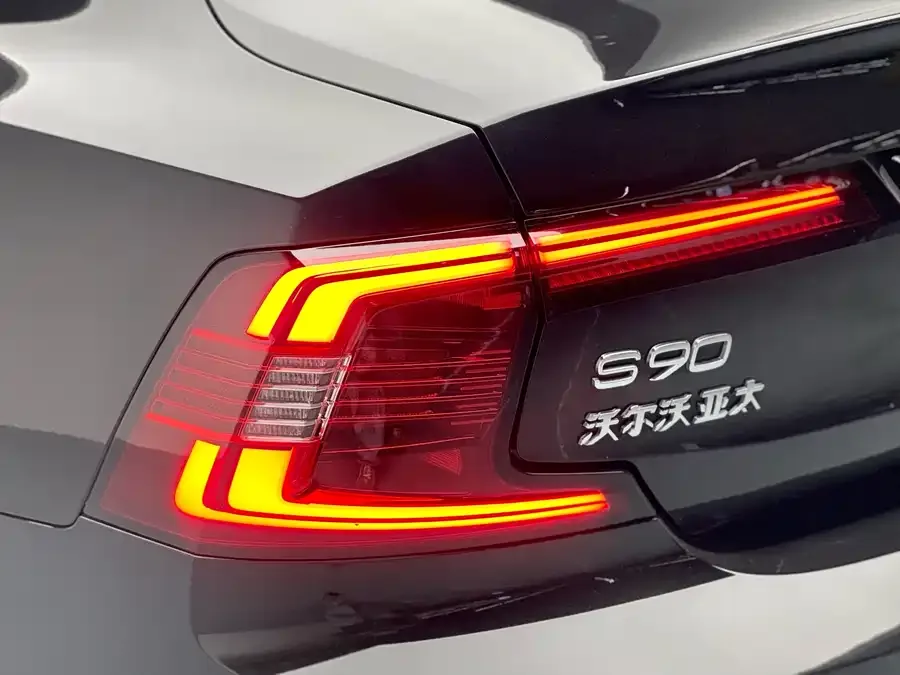 Volvo S90 2025 B5 Zhiyuan Luxury Edition 2025 — миниатюра 5