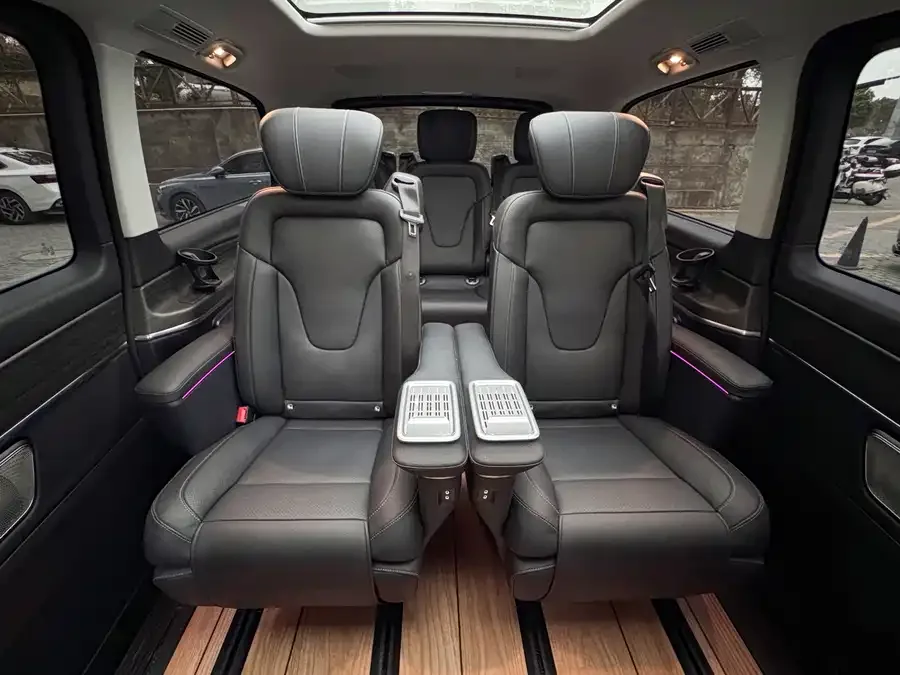 Mercedes-Benz Class V Mercedes-Benz V-Class 2024 V 300 L Long Wheelbase Luxury Edition 2024 — миниатюра 4