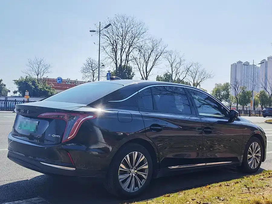 Hongqi E-QM5 Hongqi E-QM5 2023 Basic Travel Edition 2023 — миниатюра 3