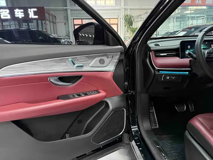 Jetour X70 PLUS JETOUR X70 PLUS 2023 1.5T DCT Brave PLUS 5-seater 2023 — миниатюра 3