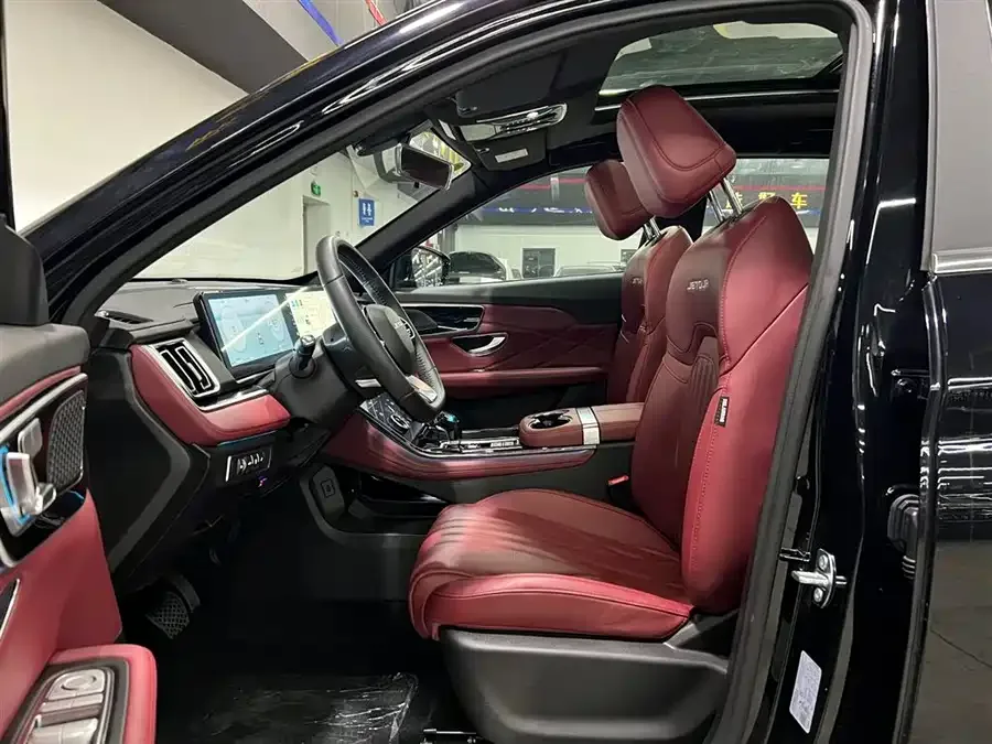 Jetour X70 Plus JETOUR X70 PLUS 2025 1.5T Luxury Edition 5 Seaters 2024 — миниатюра 3