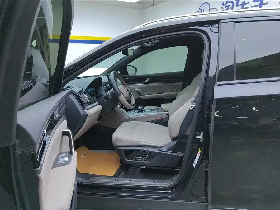 BYD Tang New Energy Tang New Energy 2024 DM-i Honor Edition 112KM Premium Edition 2024 — миниатюра 3