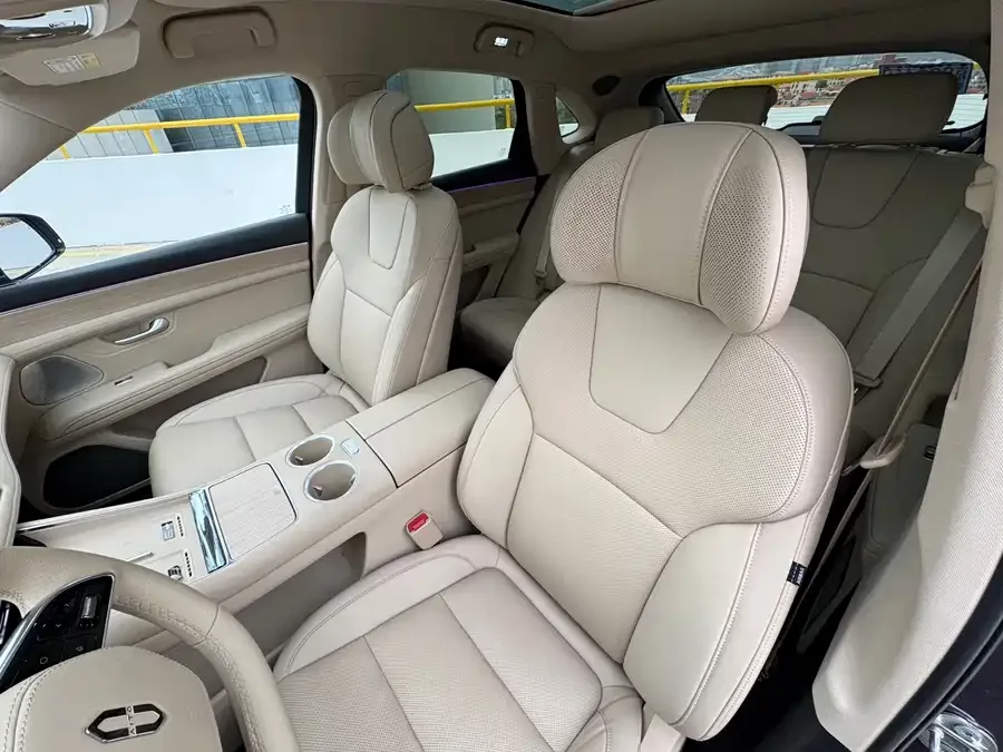 AITO M5 M5 2025 Extended Range Ultra 4WD Edition 2025 — миниатюра 3