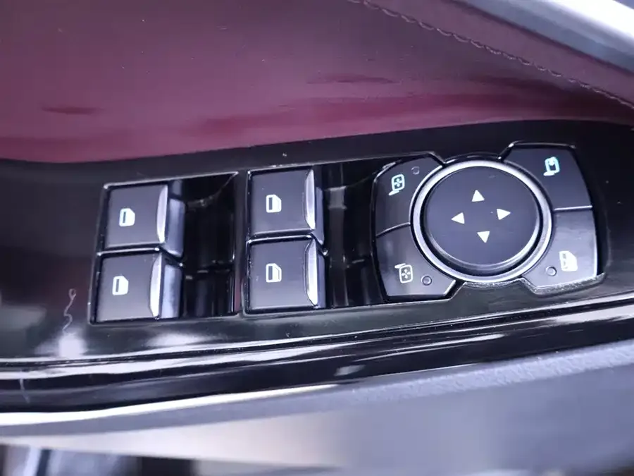 Ford Explorer Explorer 2023 EcoBoost 285 4WD Titanium Edition 6 Seaters 2023 — миниатюра 5