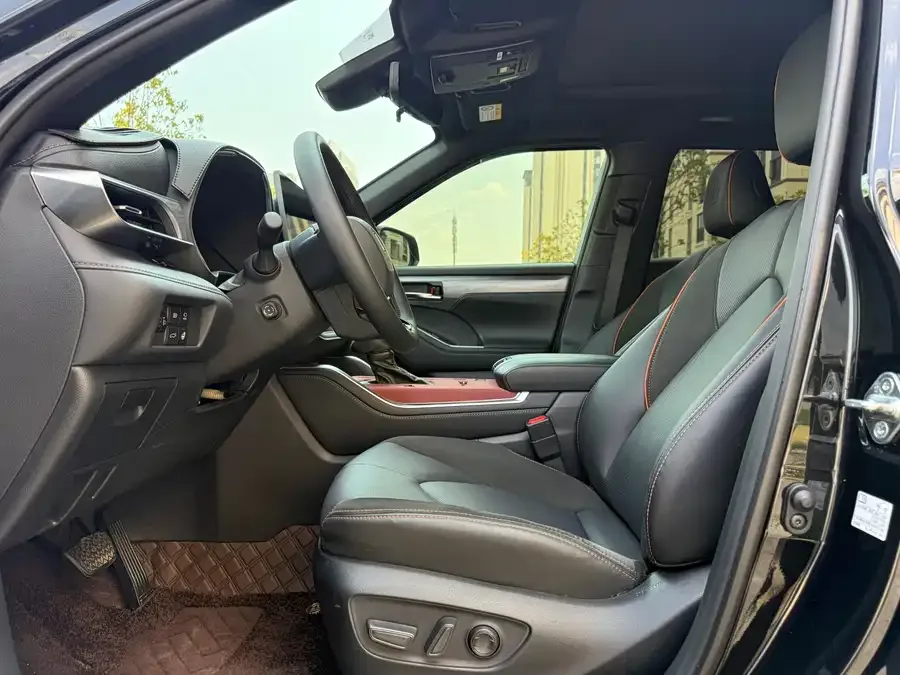 Toyota Crown Land 2026 Toyota Crown Land Cruiser 2.5L HEV 4WD Flagship Edition 2026 — миниатюра 4