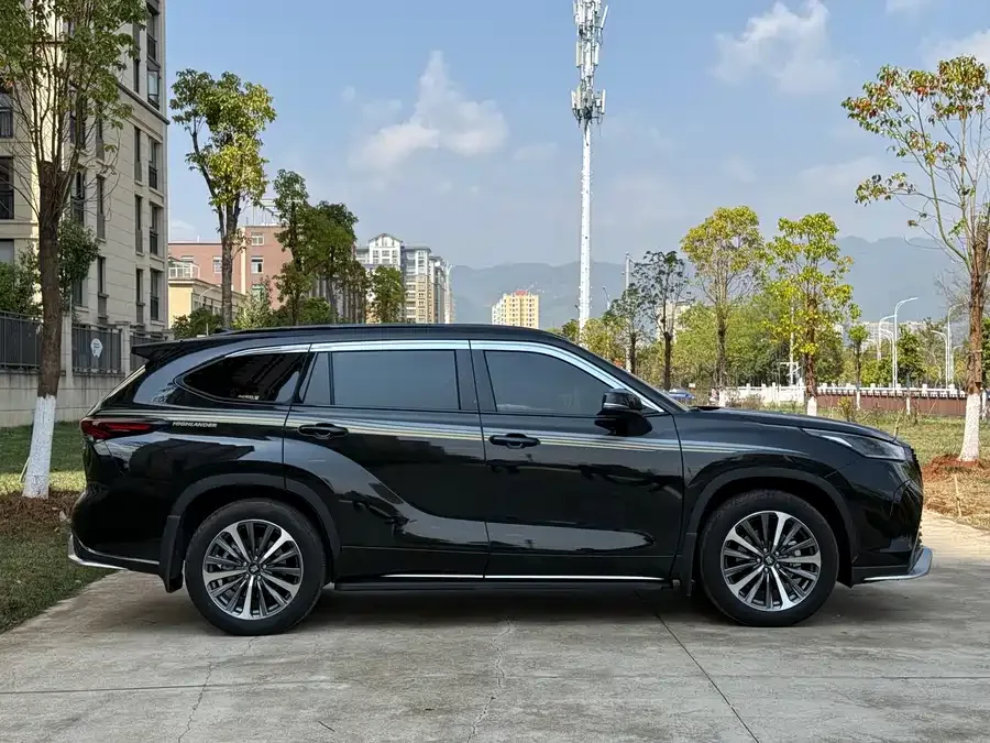 Toyota Crown Land 2026 Toyota Crown Land Cruiser 2.5L HEV 4WD Flagship Edition 2026 — миниатюра 5
