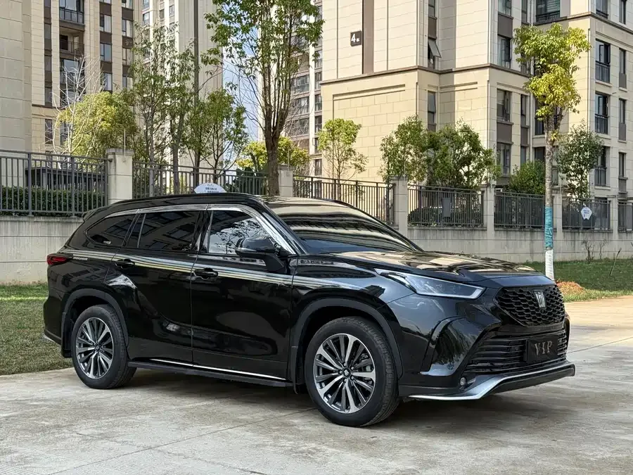 Toyota Crown Land 2026