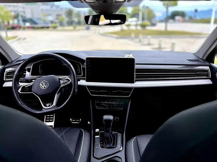 Volkswagen Tiguan L Tiguan L 2023 330TSI Automatic 2WD R-Line Enjoy Edition 2023 — миниатюра 2