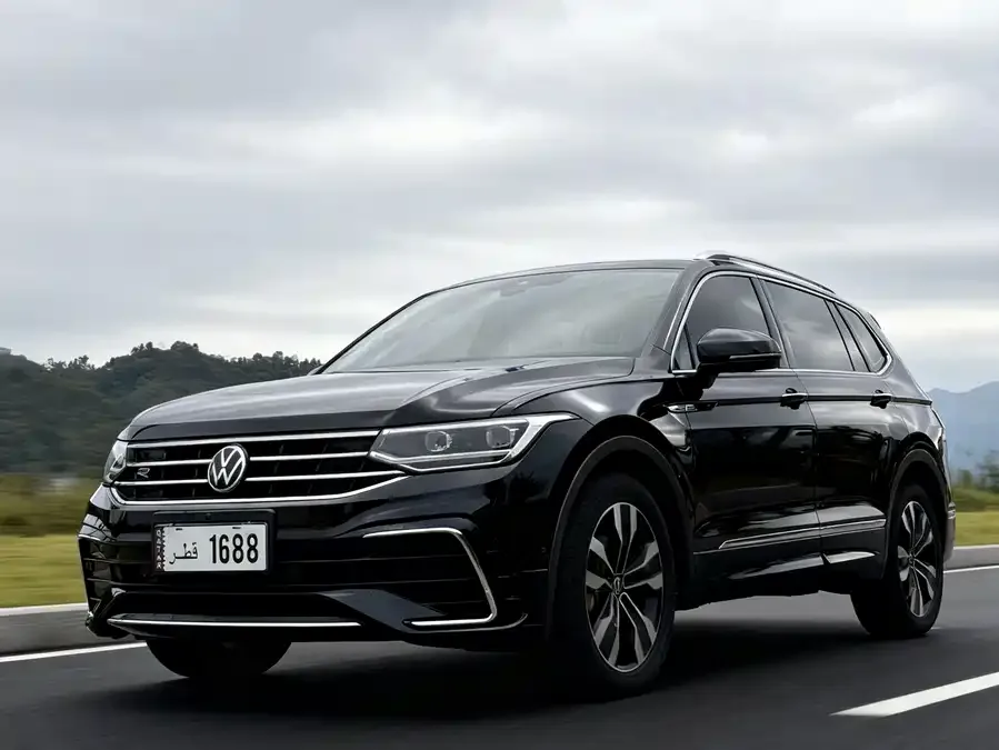 Volkswagen Tiguan L Tiguan L 2023 330TSI Automatic 2WD R-Line Enjoy Edition 2023 — фото 1, купить с доставкой в Москву