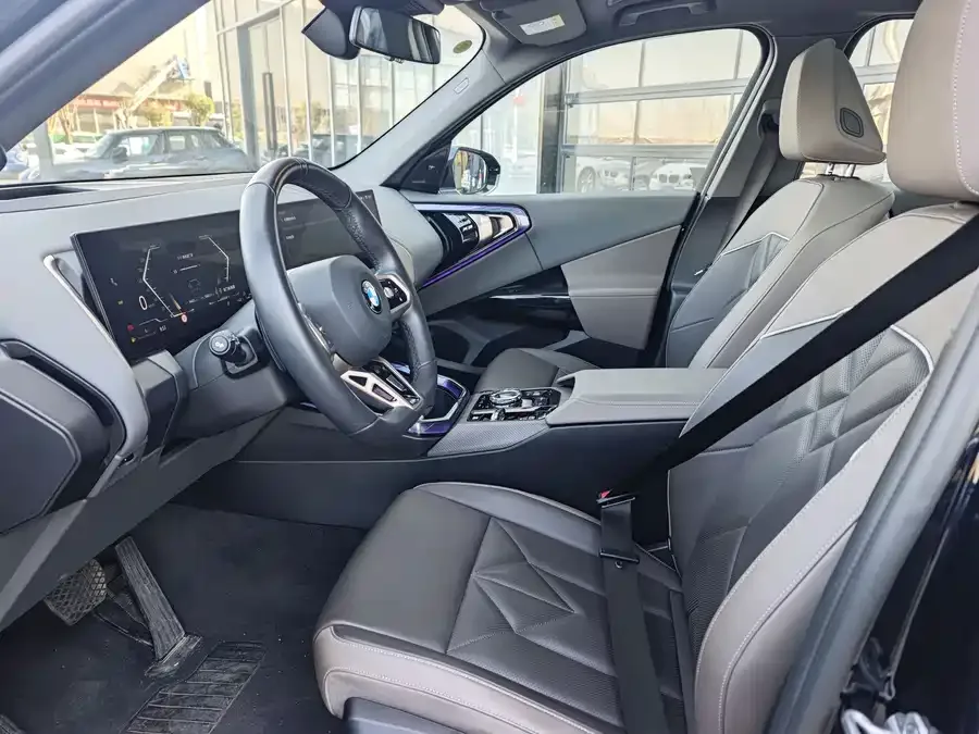 BMW X3 2025 xDrive30L Exclusive M Sport Package 2025 — миниатюра 3