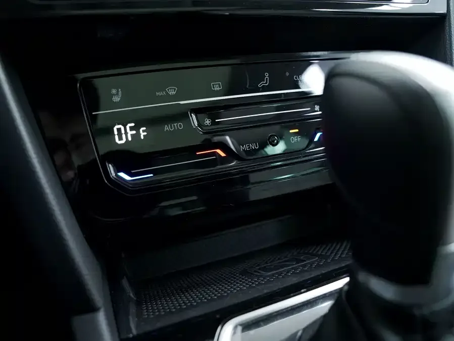 Volkswagen Magotan Magotan 2023 2 million commemorative edition 380TSI DSG flagship model 2023 — миниатюра 3