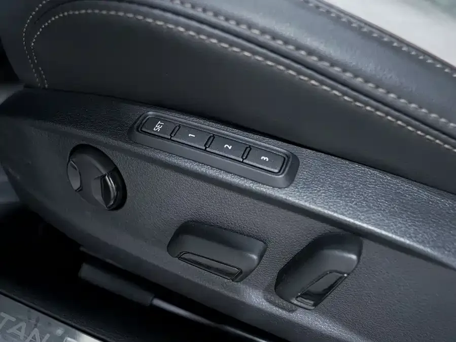 Volkswagen Magotan Magotan 2023 2 million commemorative edition 380TSI DSG flagship model 2023 — миниатюра 5