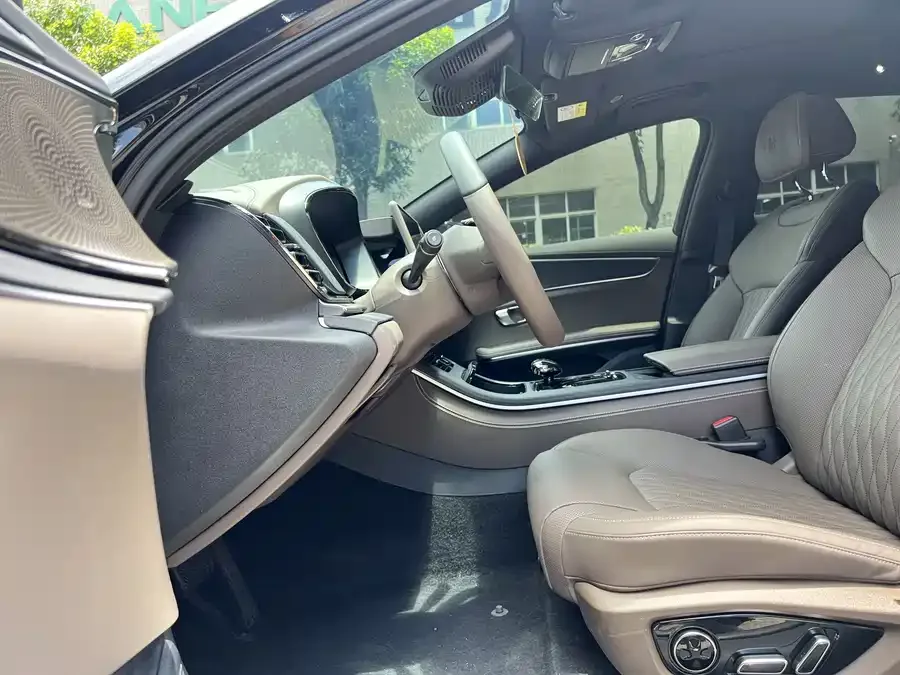BYD Second-hand Han 2025 DM-i Intelligent Driving Edition 125KM Premium Edition 2024 — миниатюра 4