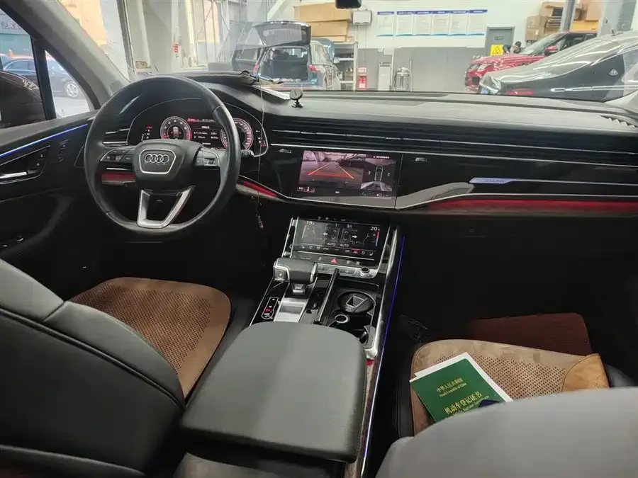 Audi Q7 2022 55 TFSI quattro S line sports model 2023 — миниатюра 2