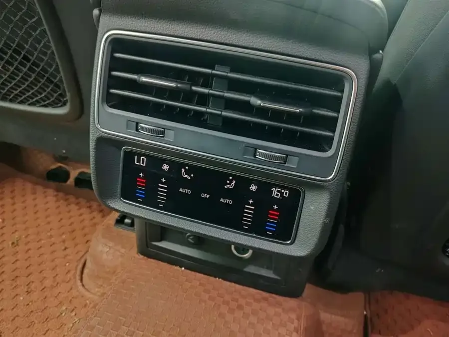 Audi Q7 2022 55 TFSI quattro S line sports model 2023 — миниатюра 3