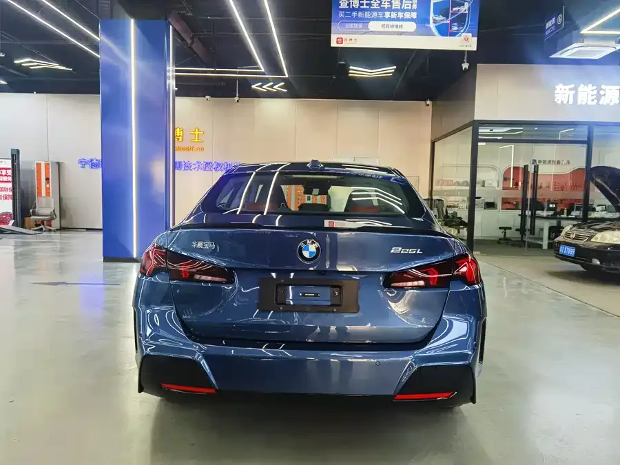 BMW 2 Series BMW 2 Series 2025 225L M Sport Night Edition 2025 — миниатюра 2