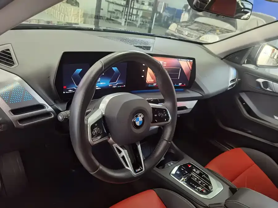 BMW 2 Series BMW 2 Series 2025 225L M Sport Night Edition 2025 — миниатюра 4