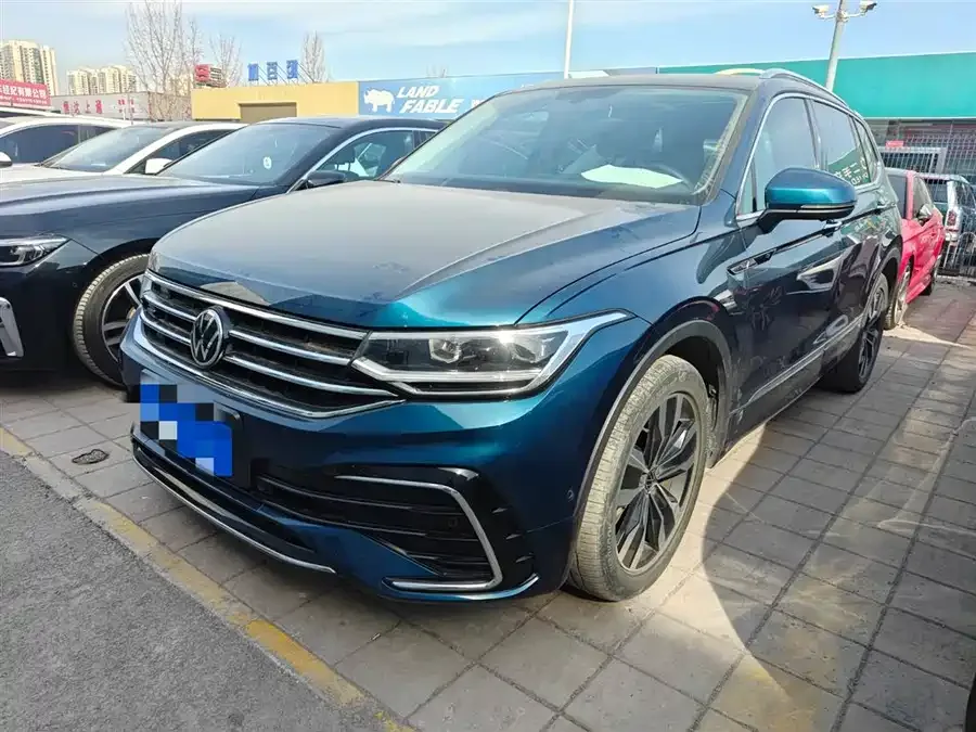 Volkswagen Tiguan L Tiguan L 2022 330TSI Automatic 2WD R-Line Enjoy Edition 2022 — фото 1, купить с доставкой в Москву