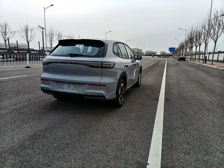 Geely Galaxy E5 Galaxy E5 2026 530km Launch Edition 2026 — миниатюра 2
