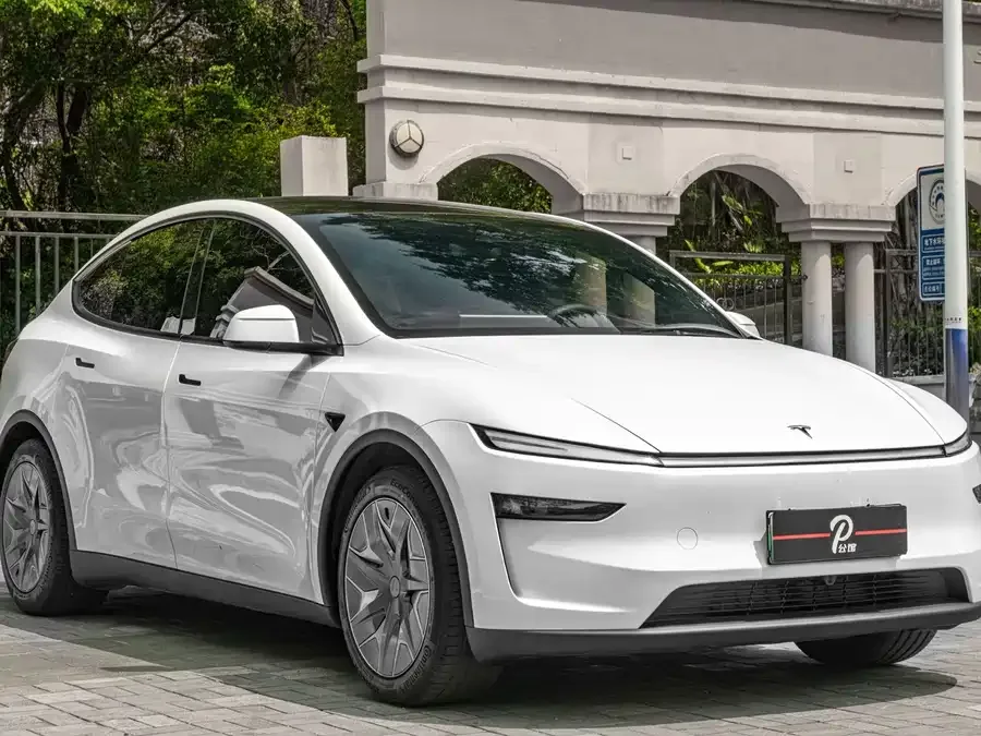 Tesla Model YL 2025