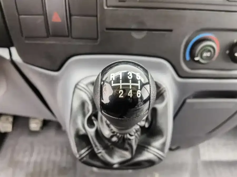 Ford New Generation Transit The new generation Ford Transit 2019 model 2.2T multi-functional extended wheelbase 3-seater with a central roof, meets China VI emission standards. 2022 — миниатюра 4