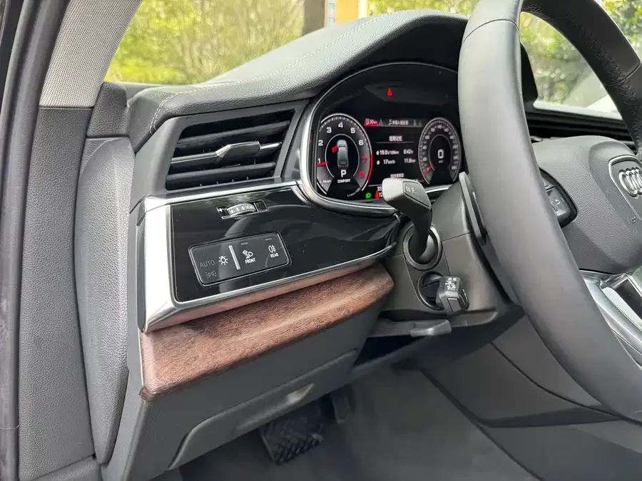 Audi Q7 2023 45 TFSI quattro S line sports model 2023 — миниатюра 3
