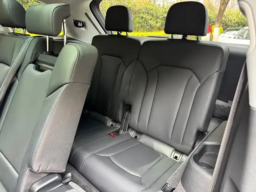 Audi Q7 2023 45 TFSI quattro S line sports model 2023 — миниатюра 5