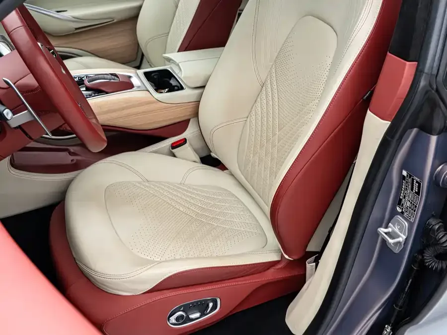 Aston Martin DBX 2022 3.0T STRAIGHT-SIX 2022 — миниатюра 4