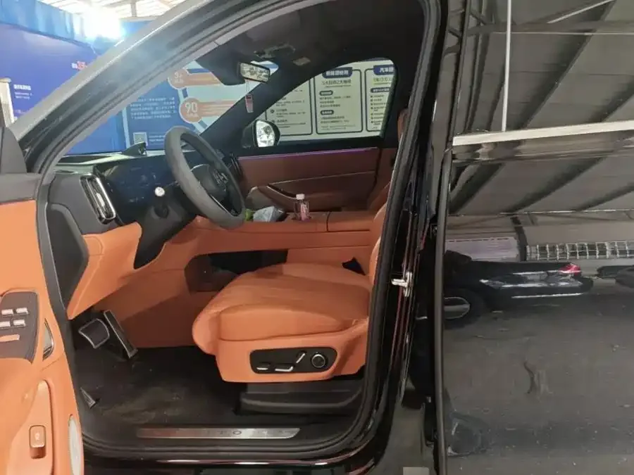 AITO M8 M8 2025 Extended Range Max+ 53.4kWh 5-seater 2025 — миниатюра 2